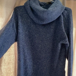 Stickad krage tröja - Säljer min fina polo tröja i storlek xs, inprincip ny, använd en gång 🩷Inga skador på tröjan