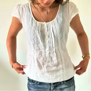 Jättefin vit blus/topp i storlek S🤍 inga defekter, köpt secondhand