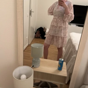 Ny klänning! - Jätte fin och använd 1 gång! Öppen rygg!