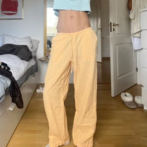 Linnebyxor - snygga linnebyxor i unik färg. Bra skick!