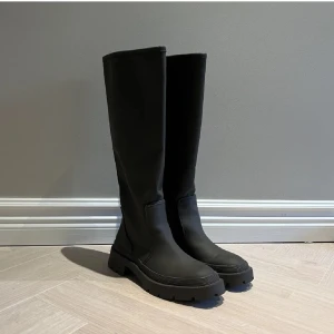 Stövlar Zara använda ett fåtal gånger - Inga defekter. Nypris 800.