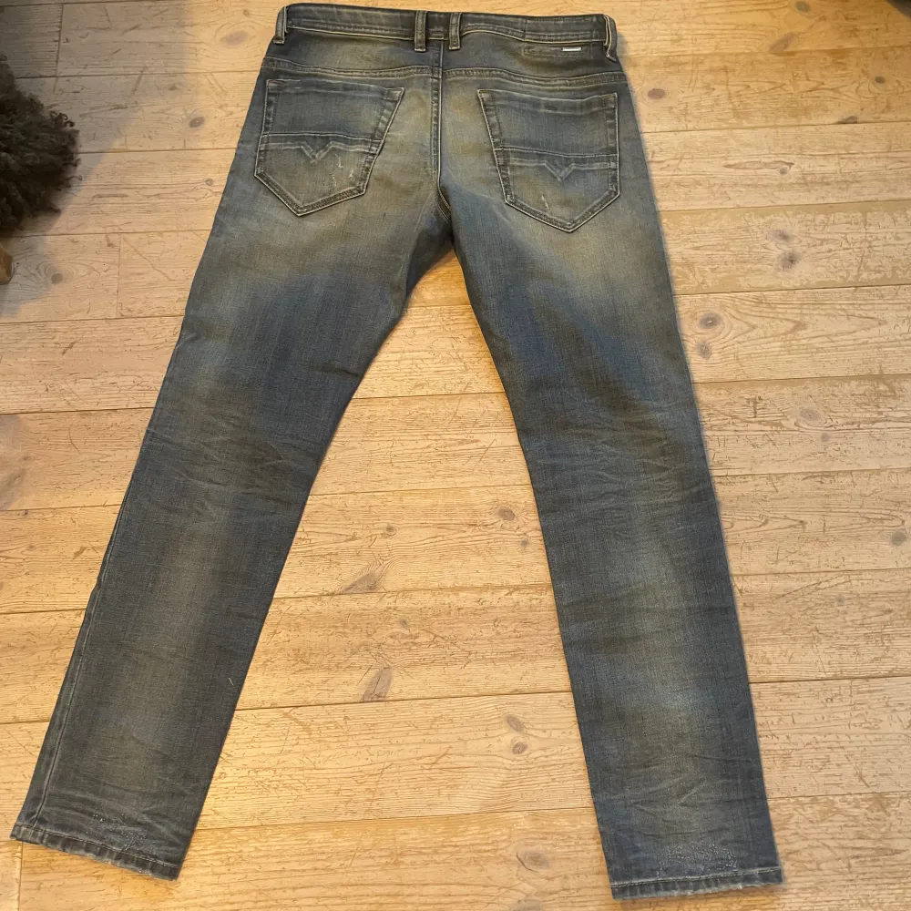 Säljer nu mina super feta diesel jeans i storlek W 32 L 30 Fina skick lite slitage vid hälen  Skriv för fler frågor eller bilder . Jeans & Byxor.