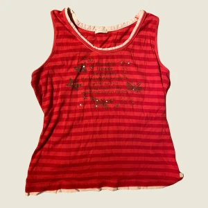 Linne - Ett sött linne från barnavdelningen men sitter som en M