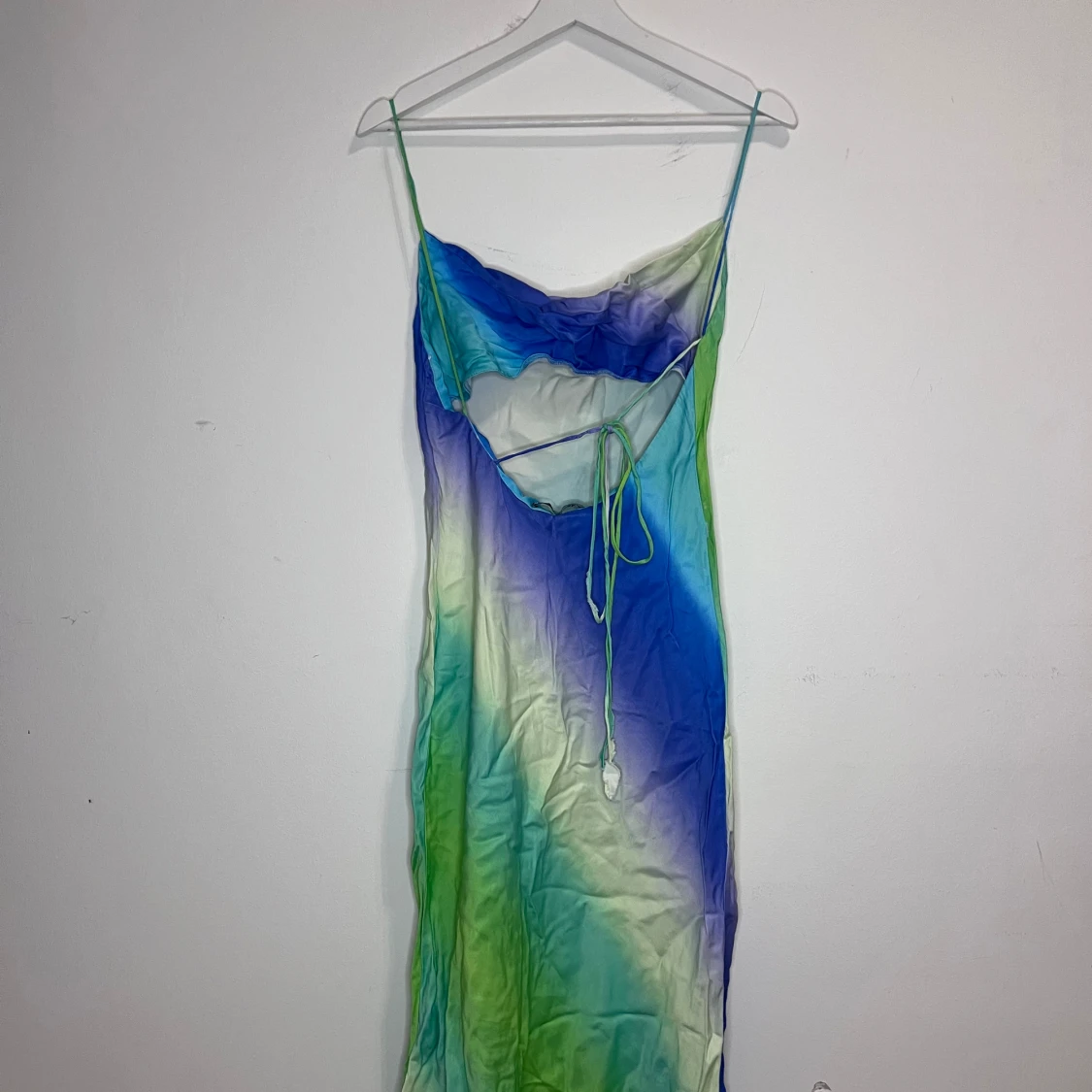 färgglad silken klänning  - 90