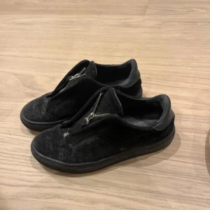Axel Arigato Sneaker - Använda varsamt. Storlek 38.