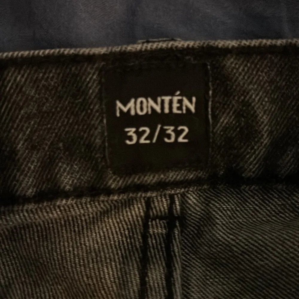 Ett par riktigt stilrena jeans som är perfekt till våren Priset går att diskutera är också öppen för byten. Jeans & Byxor.