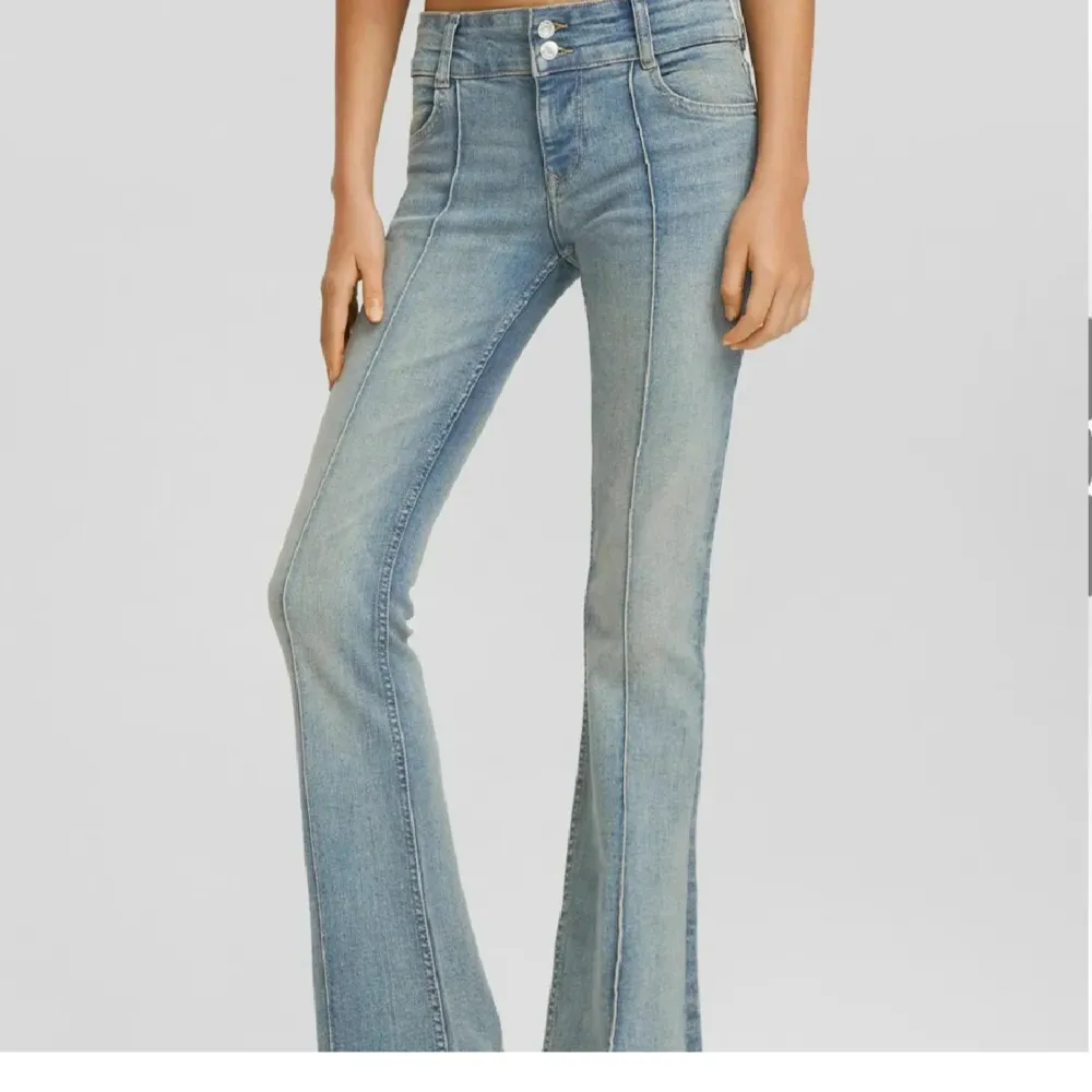 Väldigt fina eftertraktade low waist jeans från berksha.  Andvänts 3-5  gånger då jag köpte de i november. Säljer pga de inte kommer till användning ❣️ Nypris 430kr. Jeans & Byxor.
