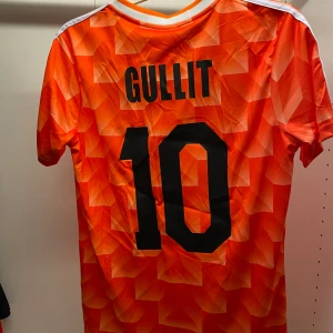 Gullit tröja  - .