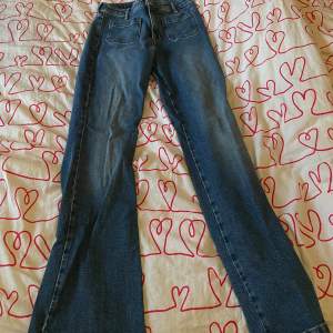 Jeans från Wrangler aldriga använda, st 32, köpte för 250 säljer för 150kr