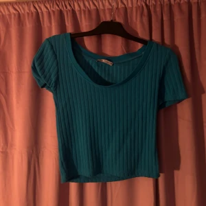 Topp - Jätte fin blå topp från Zara, använd väldigt få gånger