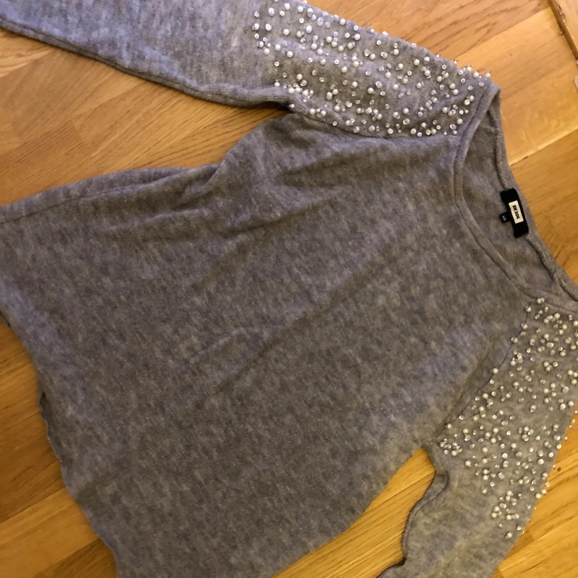 Fin tröja med pärlor  - 90