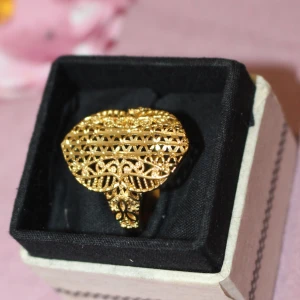 GULDPLÄTERAT RINg - Jättefint ring störlek 8