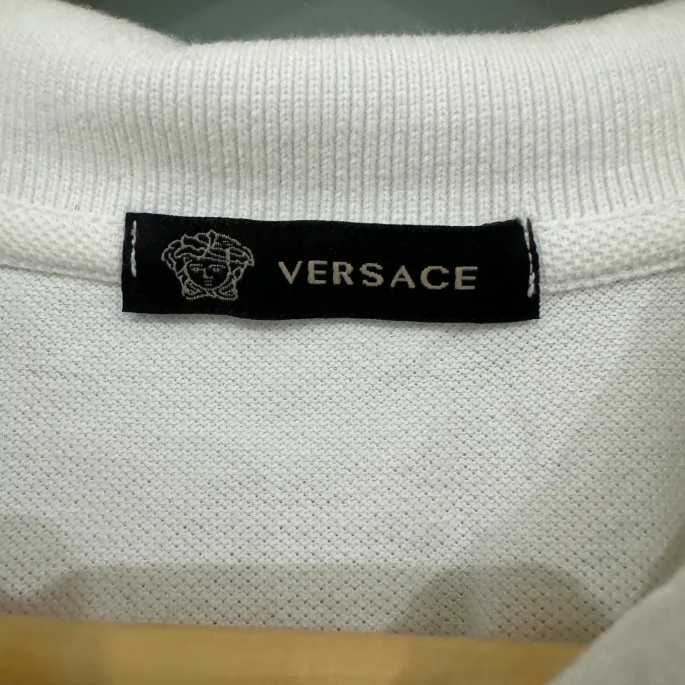 Versace Pike tshirt! Möts och fraktar Skriv privat för mer info!  Instagram: Topwear.se. T-shirts.