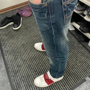 Valentino opens - Hej säljer dessa Valentino opens. Skorna är använda ca 1 år men helt okej skick. Skriv vid fler frågor eller funderingar 