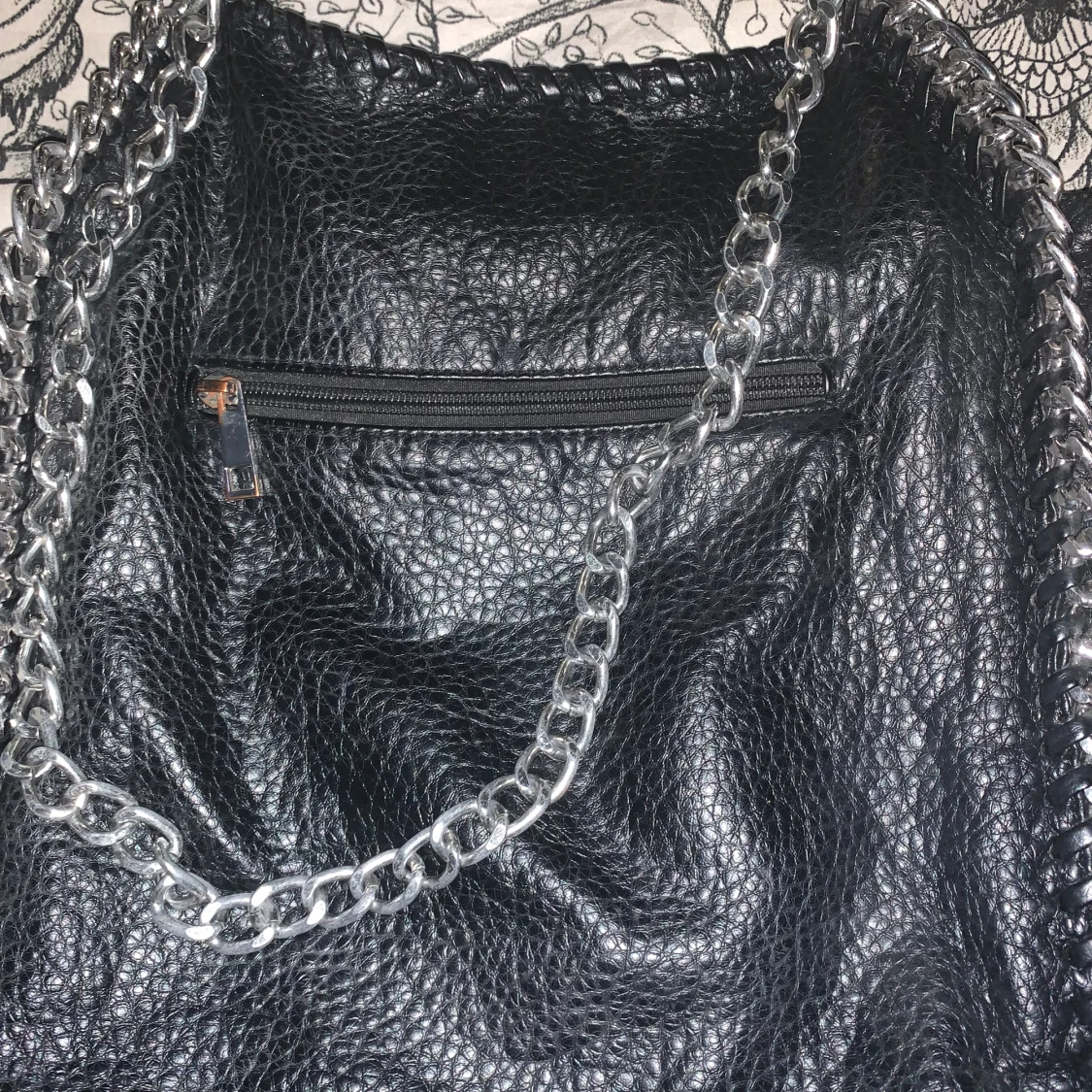Svart tiamo väska  - 90