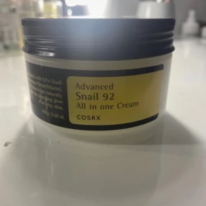 Snail 92 All in One cream COSRX - Säljer min snail mucin kräm eftersom den inte funkade på min hud. Endast använd 2 gånger så burken är i princip full (bild 2)💕