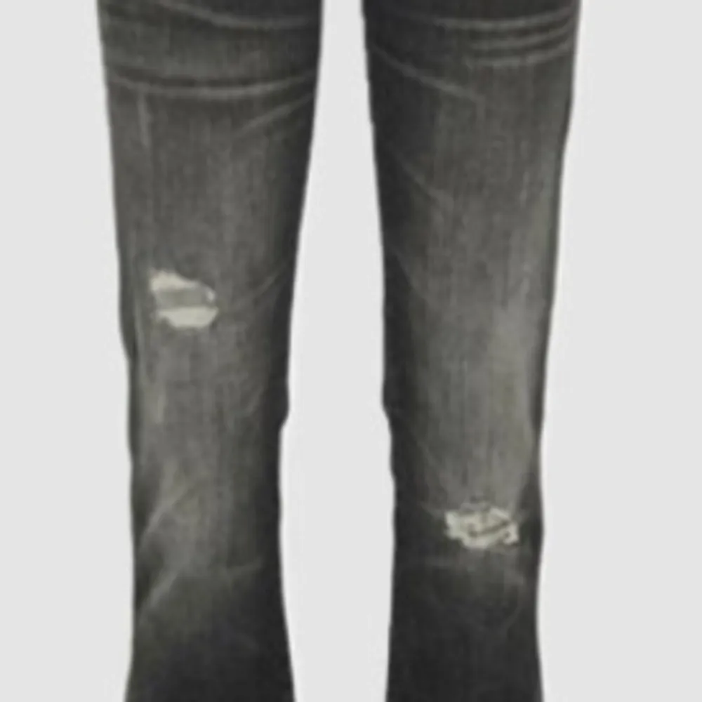 Jätte fina svarta Ltb valerie bootcut jeans💞 (!!KÖPTE FÖR 900kr!!) Mått-->längd:72cm. Midja:31,5cm. Säljer pga att de tyvärr e för stora!!🩷. Jeans & Byxor.