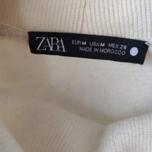Använd vit tröja Zara, storlek: M, material: 50% bomull, 50% poliester