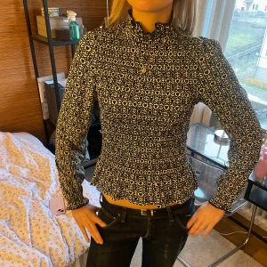 Cool blus  - Så snygg blus köpt i Paris 2022!!! 🙌🏼🙌🏼