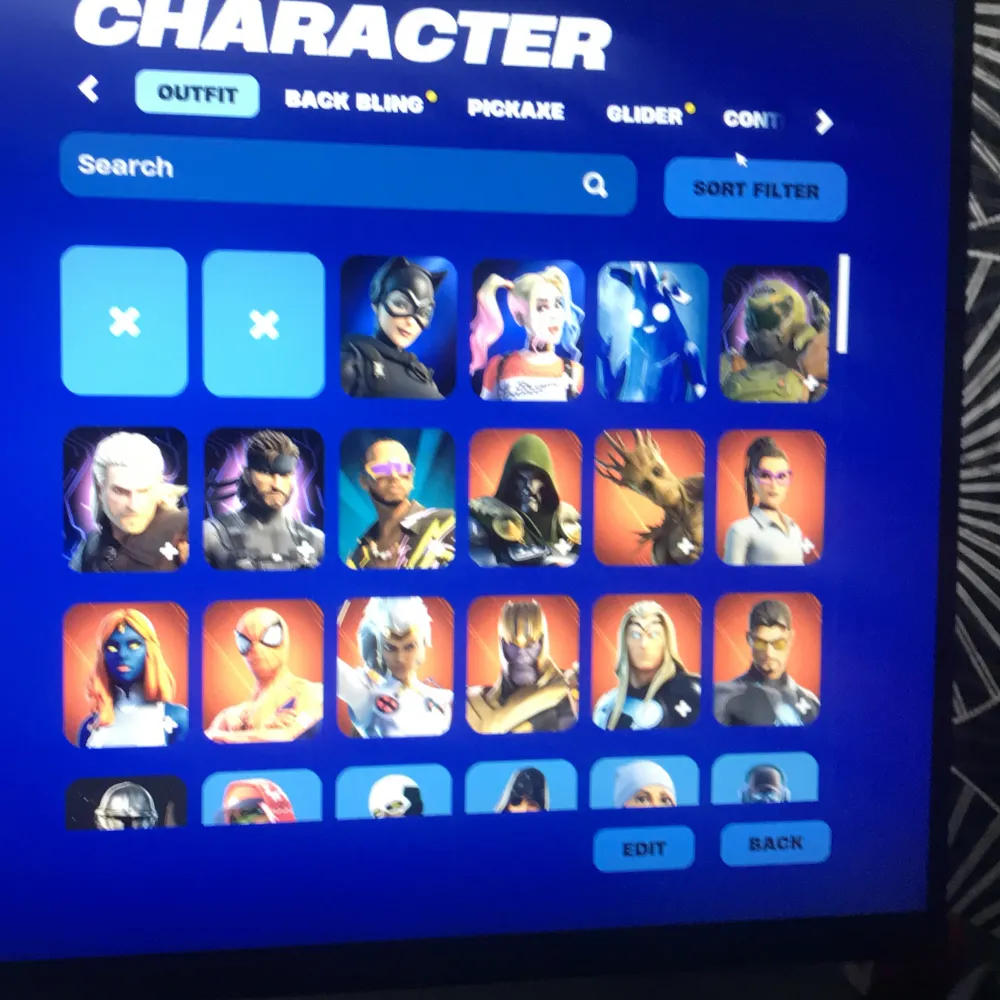 säljer fortnite konto pga att jag inte ska köra mer de har 146 skins och 165 pickaxes haft nästan alla battle pass sen s6 skriv till mig så löser jag email och lösen . Övrigt.