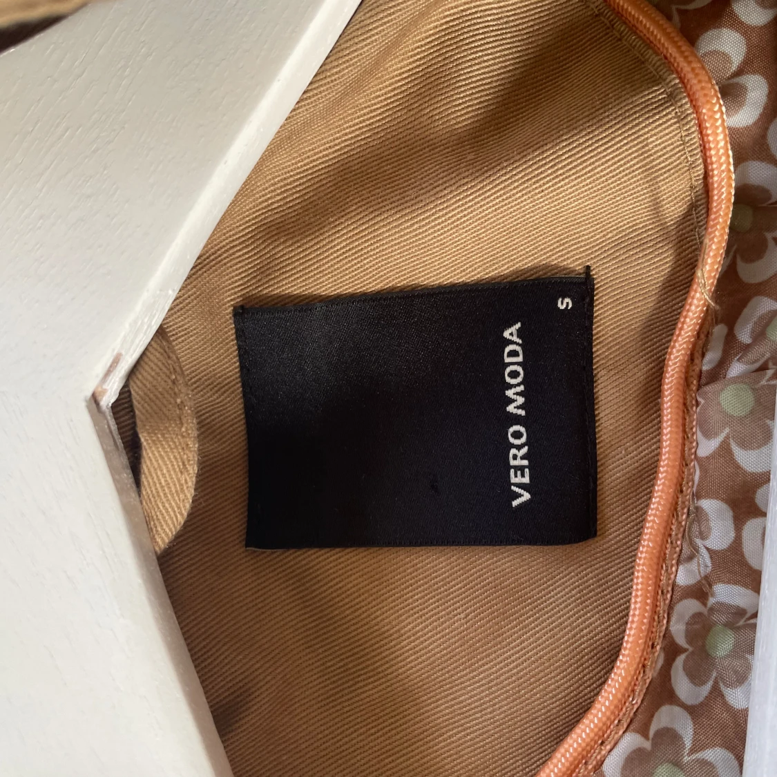 Gullig kort trenchcoat - 91