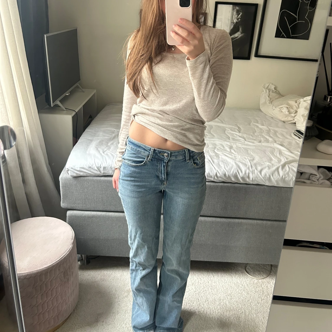 Ljusblå utsvängda jeans💕 - 90