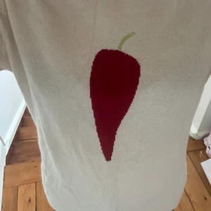 Sophia swire tröja - Sophia swire London tröja med en chilli på! Så snygg! 