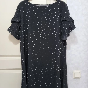 Klänning - Klänning i rakmodell, använd en gång. 