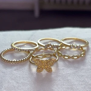 Guld ringar  - Guld ringar från Glitter! Aldrig använda, alltså i nyskick! 💖💖