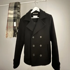 Pier One Kappa  - Säljer nu denna kappa som är perfekt till våren Skick: 8/10 Nypris: 950kr Mitt pris 400