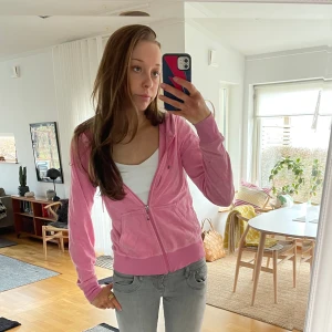 Rosa kofta - Säljer denna sjukt fina koftan med luva från Cubus! Inga defekter finns! 💓💓