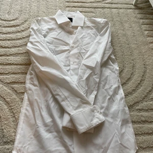 Vit skjorta - Vit skjorta i storlek Xs , passar även S