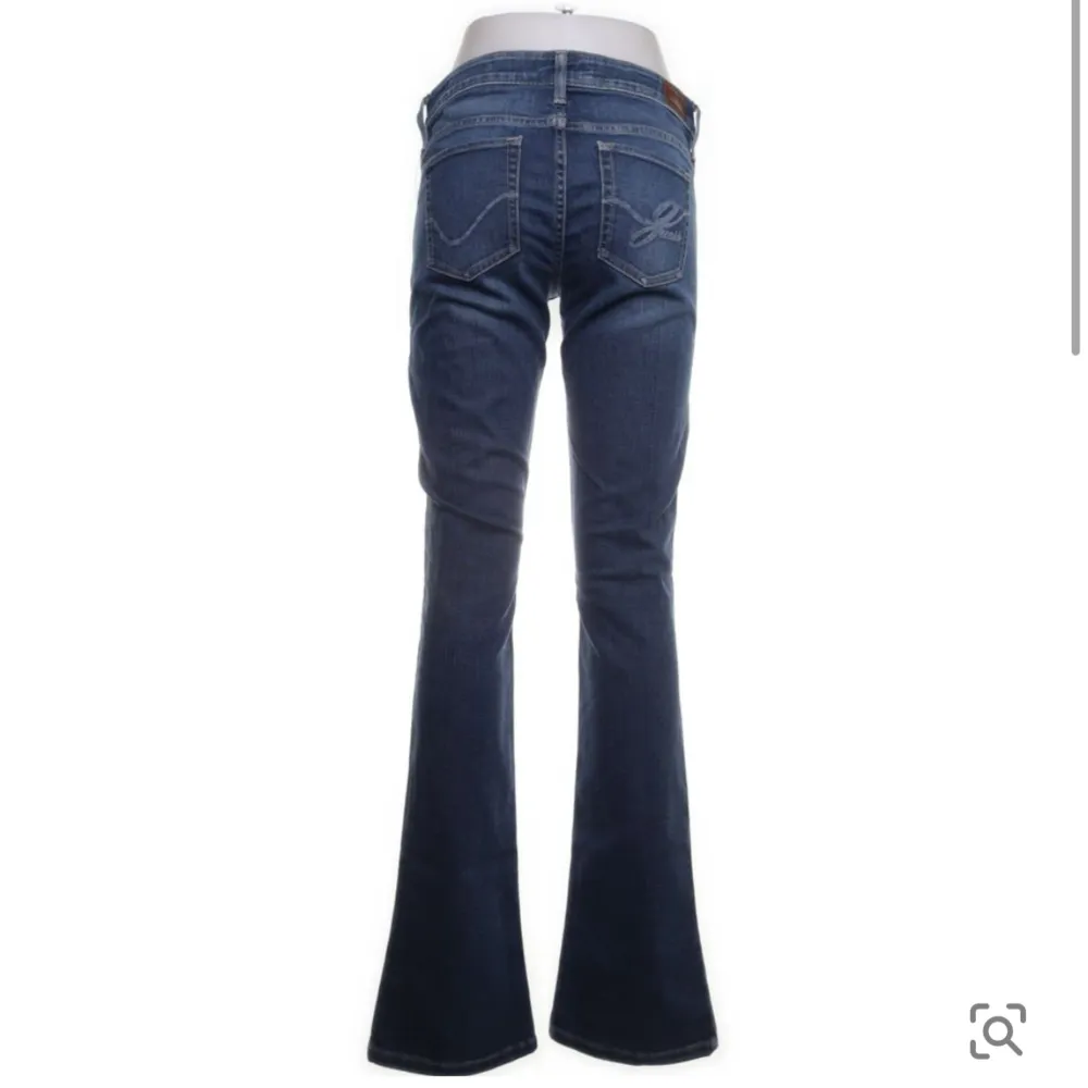 Ett par snygga jeans som jag köpte från Sellpy för 500kr men passade tyvärr inte, pris kan diskuteras !!!TRYCK INTE PÅ KÖP DIREKT!!!!!!. Jeans & Byxor.
