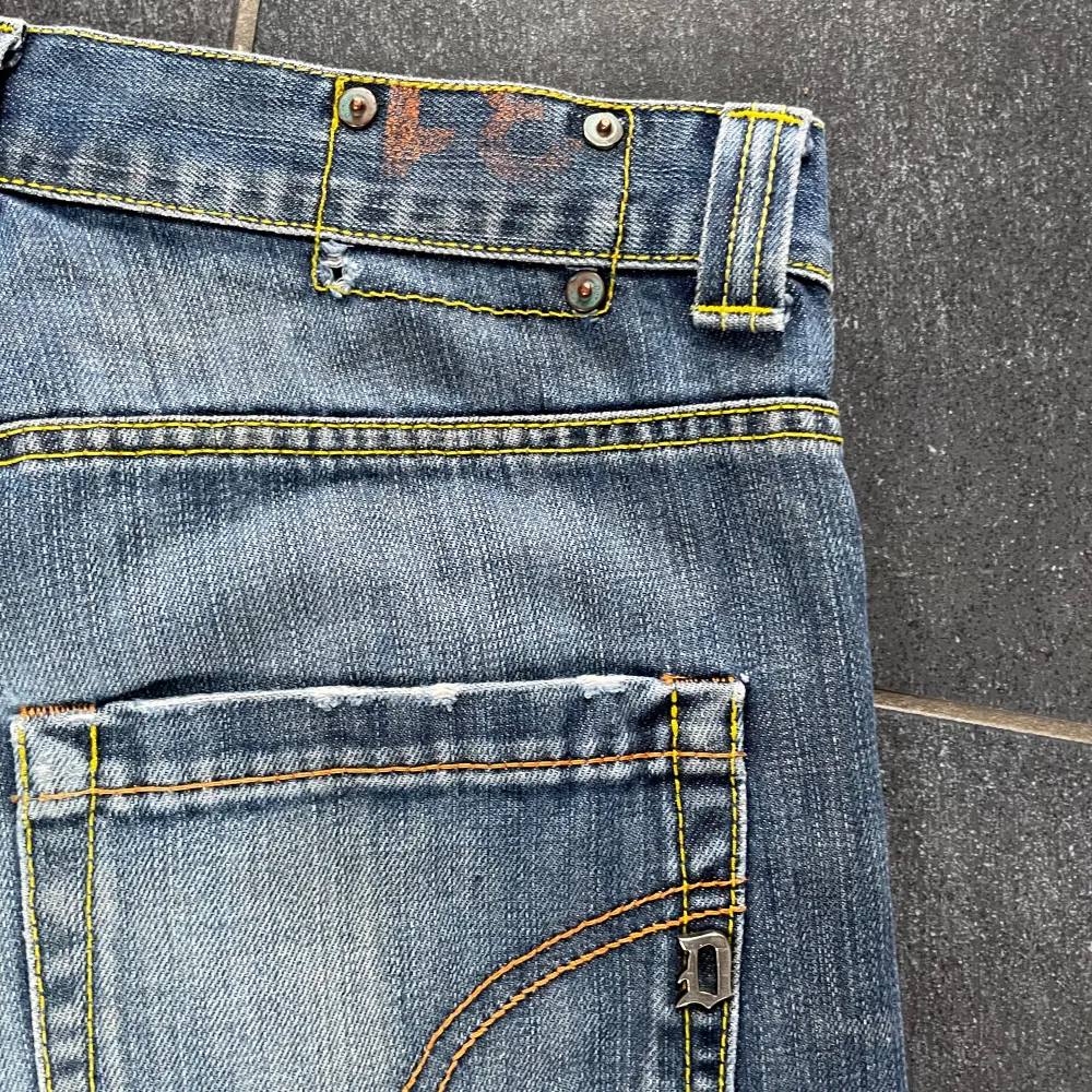 Säljer nu dessa tvär feta dondup jeansen, skick 8/10. Skriv vid frågor eller funderingar, mvh Lukas. . Jeans & Byxor.
