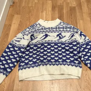 Säljer min fina vinter tröja i fint skick 💙🤍❄️🪽⛄️⛷️
