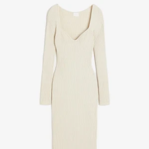 Söker! - Söker nån av dessa klänningar från H&M då storlekarna är slut överallt skriv gärna om du eller känner nån som säljer❤️