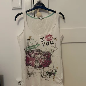 Linne - Storlek m Finns hämta i Kungsholmen eller posta 