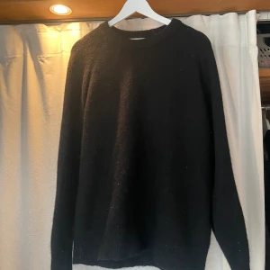 Selected Homme - Stickad tröja från Selected Homme  I bra skick ! Rollar och noppras innan den köps  Storlek M