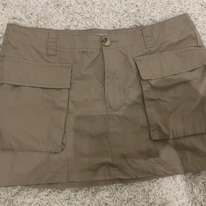 Kjol - Ljus militär grön kjol 