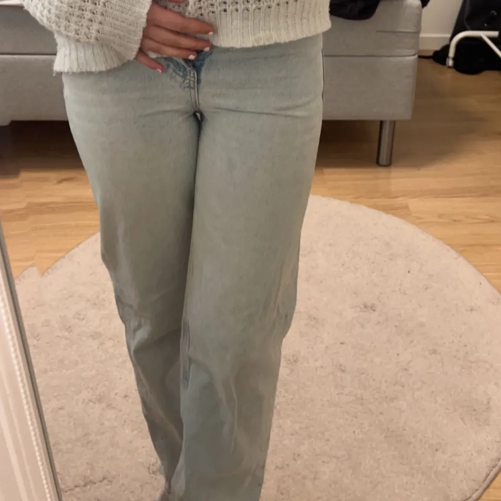 Säljer även dessa jeans från GinaTricot för att de blivit för små för mig. Jag är 170 cm lång. Hör av er ifall ni är intresserade!!💖💖. Jeans & Byxor.