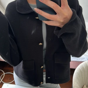 Söt koftjacka  - Använd fåtal gånger. Superfin och i perifer skick 