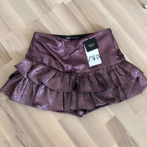 Trendig kjol  - Helt ny kjol från Zara i storlek M, passar en S