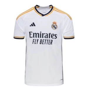 Real Madrid 23/24 T-Shirt + Shorts - Ny skick, ej använt