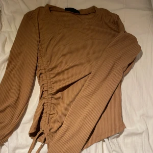 Tröja  - Säljer denna tröja i storlek 38 