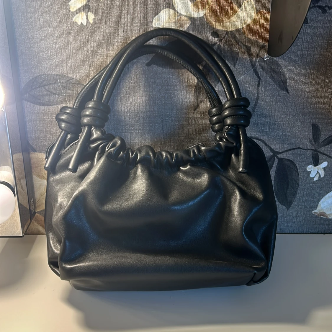 Oanvänd väska från HVISK