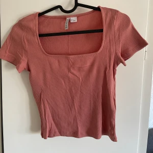Rosa topp - H&M - Säljer även denna topp som aldrig blivit använd🩷