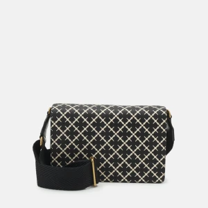 By Malene Birger -Loenna axelremsväska - Dessa blider är tagen från hemsidan. Men säljer denna väska. Använd ett fåtal gånger, är i bra skick! Vid intresse skriv i chatten så bifogar jag bilder på väskan.  Nypris 2600 - mitt pris 1200