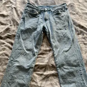 Ett par jeans från HM som är använda få gånger. Storlek W29, L32. Säljer då de bara ligger i garderoben