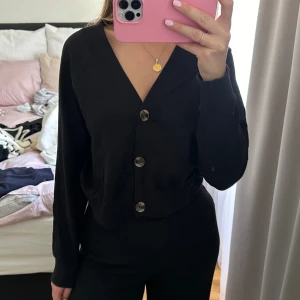 Kofta - Svart kofta. Storlek S. 50 kr.