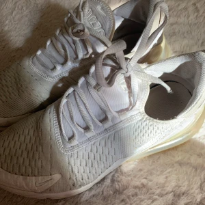 Nike Air 270 - Storlek 40 andvänd skick Finns i Malmö 